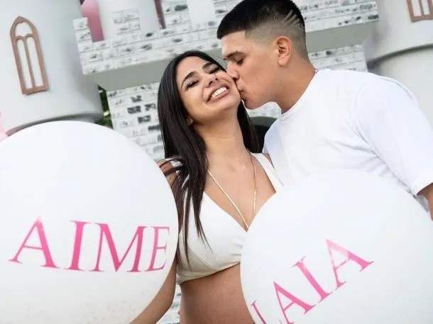 Nacieron Aimé y Laia, las gemelas de Daniela Celis y Thiago Medina
