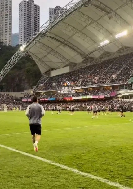 Hong Kong: 40 mil personas colmaron un estadio para ver entrenar a  Lionel Messi
