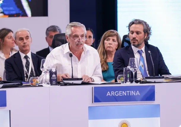 Cumbre Iberoamericana apoya negociaciones argentinas por Malvinas