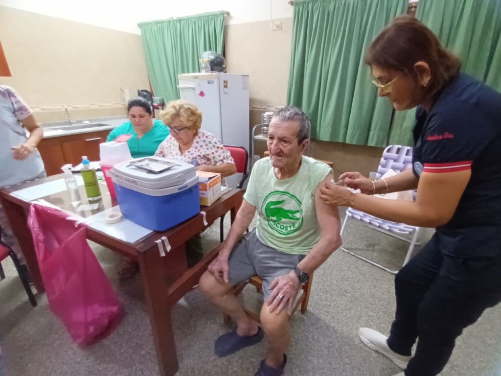 Adultos mayores alojados en las distintas residencias de la provincia recibieron la vacuna antigripal