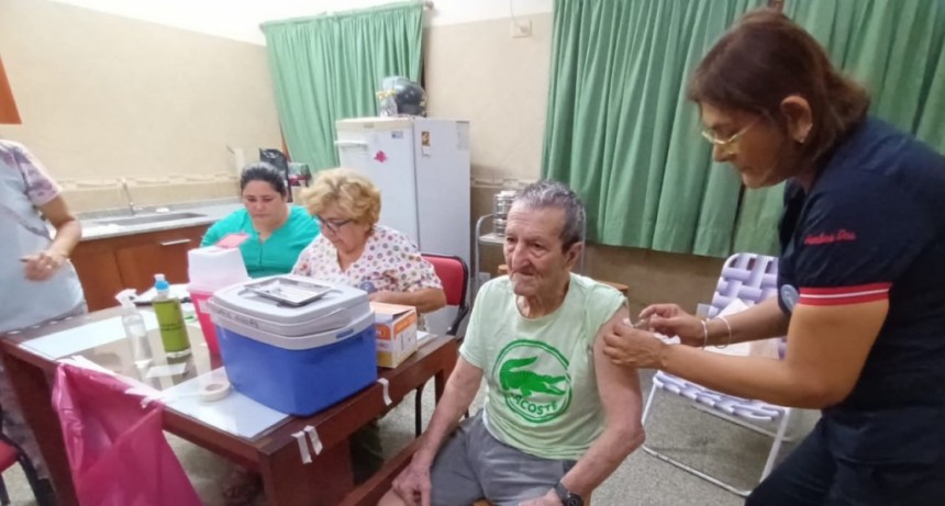 Adultos mayores alojados en las distintas residencias de la provincia recibieron la vacuna antigripal