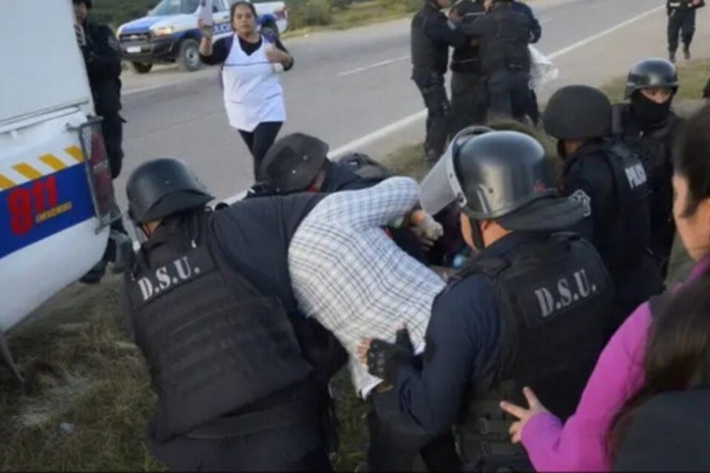 Detuvieron a 19 docentes durante una protesta en Salta
