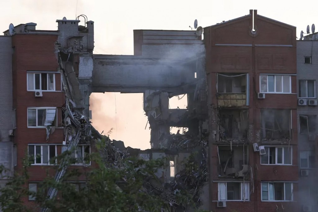Al menos un muerto y 12 heridos en un ataque con misiles rusos contra Dnipro, en Ucrania