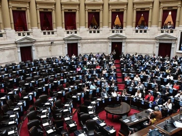 Diputados de La Libertad Avanza y el PRO buscan declarar la educación como 