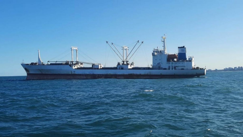 La Prefectura Naval Argentina inició un sumario a un buque panameño por operar en Malvinas