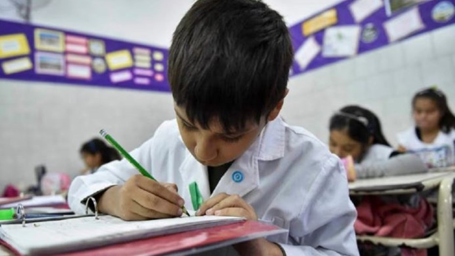 Día de la Alfabetización: el 97,6% de la población en edad escolar asiste a la escuela en Argentina