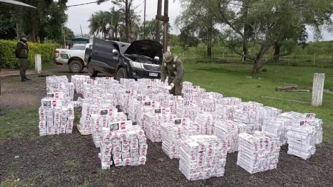 Ingresados al país ilegalmente, Gendarmería secuestró una camioneta que contenía gran cantidad de paquetes de cigarrillos